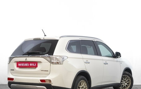 Mitsubishi Outlander III рестайлинг 3, 2014 год, 2 249 000 рублей, 5 фотография