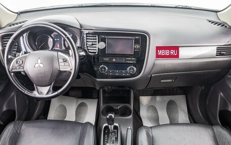 Mitsubishi Outlander III рестайлинг 3, 2014 год, 2 249 000 рублей, 11 фотография