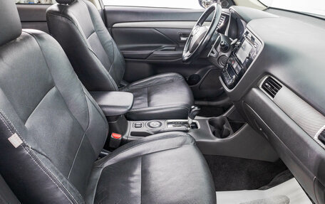 Mitsubishi Outlander III рестайлинг 3, 2014 год, 2 249 000 рублей, 25 фотография