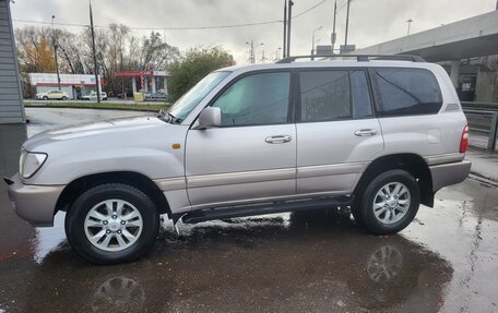 Toyota Land Cruiser 100 рестайлинг 2, 2002 год, 2 655 000 рублей, 2 фотография