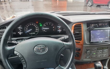 Toyota Land Cruiser 100 рестайлинг 2, 2002 год, 2 655 000 рублей, 13 фотография