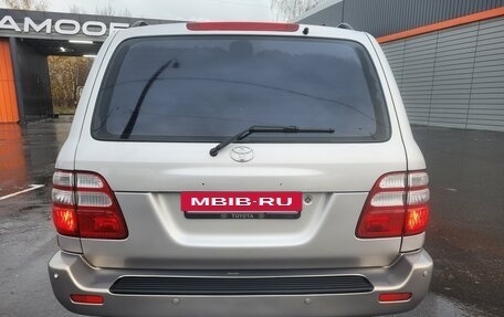 Toyota Land Cruiser 100 рестайлинг 2, 2002 год, 2 655 000 рублей, 6 фотография