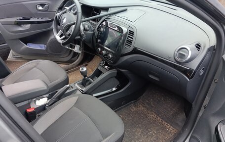 Renault Kaptur I рестайлинг, 2022 год, 2 300 000 рублей, 16 фотография