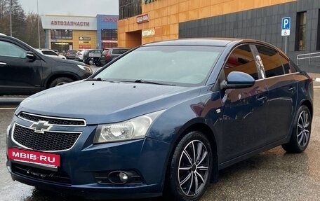 Chevrolet Cruze II, 2010 год, 650 000 рублей, 2 фотография