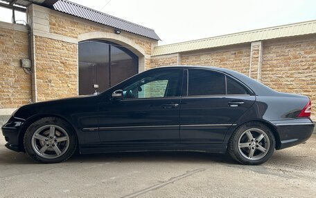 Mercedes-Benz C-Класс, 2005 год, 750 000 рублей, 24 фотография