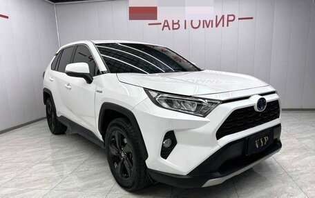Toyota RAV4, 2021 год, 3 900 000 рублей, 2 фотография