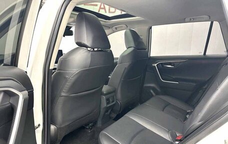 Toyota RAV4, 2021 год, 3 900 000 рублей, 4 фотография