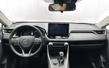 Toyota RAV4, 2021 год, 3 900 000 рублей, 5 фотография