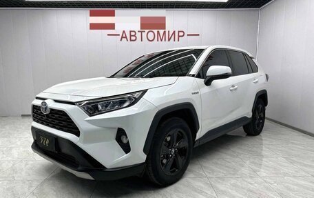 Toyota RAV4, 2021 год, 3 900 000 рублей, 9 фотография