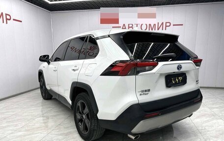 Toyota RAV4, 2021 год, 3 900 000 рублей, 6 фотография