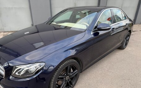 Mercedes-Benz E-Класс, 2019 год, 4 200 000 рублей, 12 фотография