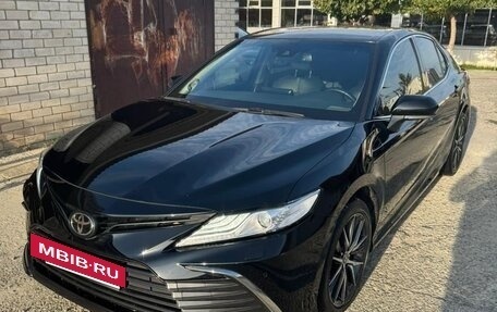 Toyota Camry, 2021 год, 3 250 000 рублей, 2 фотография