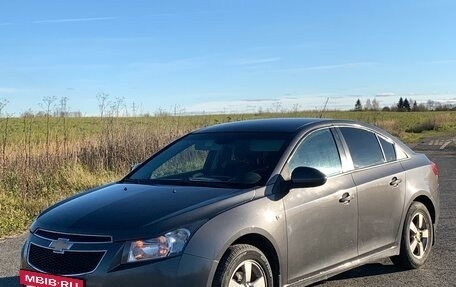 Chevrolet Cruze II, 2010 год, 620 000 рублей, 3 фотография