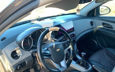 Chevrolet Cruze II, 2010 год, 620 000 рублей, 6 фотография