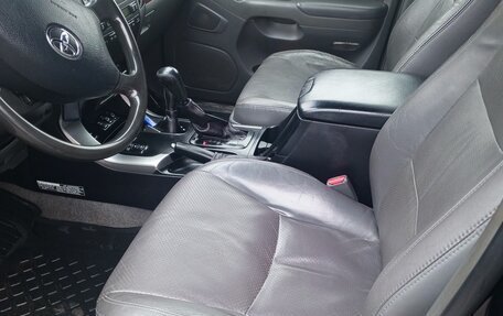 Toyota Land Cruiser Prado 120 рестайлинг, 2006 год, 2 400 000 рублей, 2 фотография