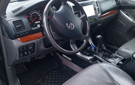 Toyota Land Cruiser Prado 120 рестайлинг, 2006 год, 2 400 000 рублей, 3 фотография