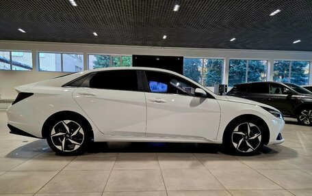 Hyundai Elantra, 2022 год, 2 050 000 рублей, 8 фотография