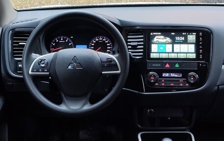 Mitsubishi Outlander III рестайлинг 3, 2022 год, 2 690 000 рублей, 13 фотография