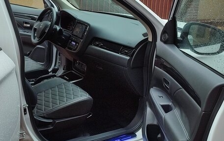 Mitsubishi Outlander III рестайлинг 3, 2022 год, 2 690 000 рублей, 9 фотография