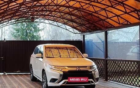 Mitsubishi Outlander III рестайлинг 3, 2022 год, 2 690 000 рублей, 35 фотография