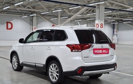 Mitsubishi Outlander III рестайлинг 3, 2017 год, 2 199 000 рублей, 8 фотография