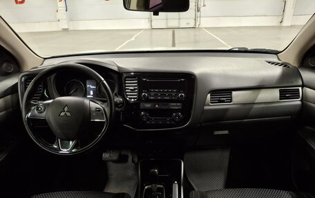 Mitsubishi Outlander III рестайлинг 3, 2017 год, 2 199 000 рублей, 17 фотография