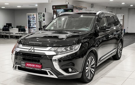 Mitsubishi Outlander III рестайлинг 3, 2019 год, 2 395 000 рублей, 1 фотография