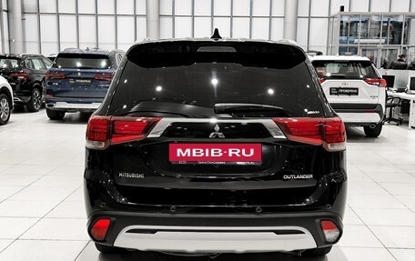 Mitsubishi Outlander III рестайлинг 3, 2019 год, 2 395 000 рублей, 6 фотография