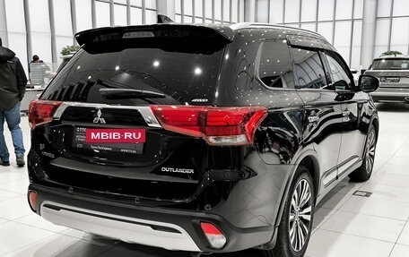 Mitsubishi Outlander III рестайлинг 3, 2019 год, 2 395 000 рублей, 5 фотография