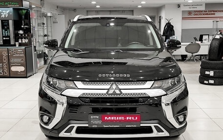 Mitsubishi Outlander III рестайлинг 3, 2019 год, 2 395 000 рублей, 2 фотография