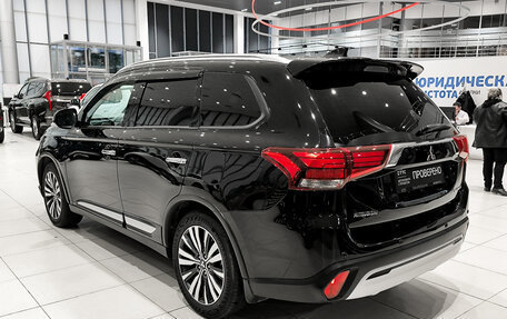 Mitsubishi Outlander III рестайлинг 3, 2019 год, 2 395 000 рублей, 7 фотография