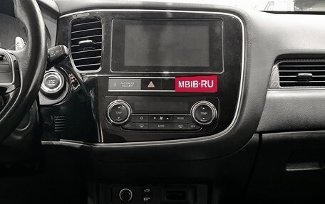 Mitsubishi Outlander III рестайлинг 3, 2019 год, 2 395 000 рублей, 15 фотография