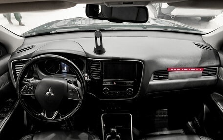 Mitsubishi Outlander III рестайлинг 3, 2019 год, 2 395 000 рублей, 14 фотография