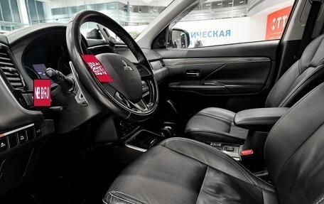 Mitsubishi Outlander III рестайлинг 3, 2019 год, 2 395 000 рублей, 16 фотография