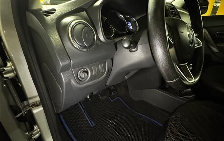 Renault Logan II, 2019 год, 720 000 рублей, 7 фотография