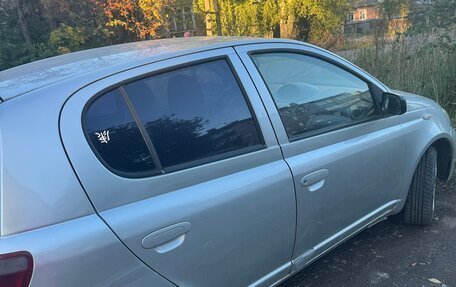 Toyota Yaris I рестайлинг, 2001 год, 230 000 рублей, 2 фотография