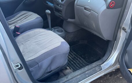 Toyota Yaris I рестайлинг, 2001 год, 230 000 рублей, 7 фотография