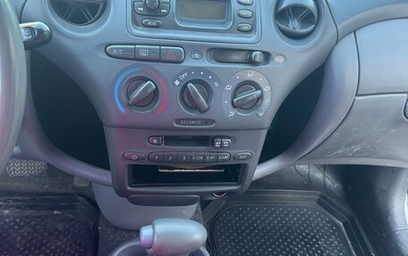 Toyota Yaris I рестайлинг, 2001 год, 230 000 рублей, 8 фотография