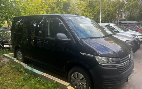 Volkswagen Caravelle T6 рестайлинг, 2021 год, 5 250 000 рублей, 2 фотография