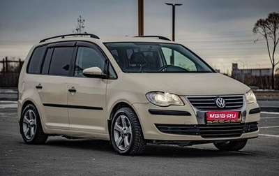Volkswagen Touran III, 2010 год, 605 000 рублей, 1 фотография