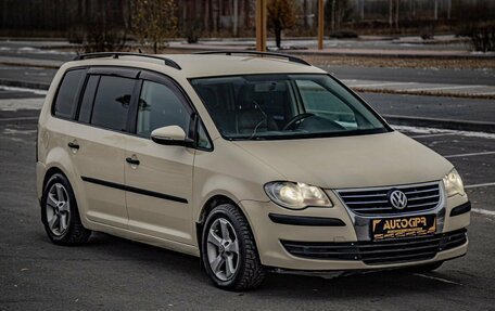 Volkswagen Touran III, 2010 год, 605 000 рублей, 2 фотография