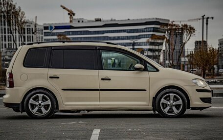 Volkswagen Touran III, 2010 год, 605 000 рублей, 9 фотография