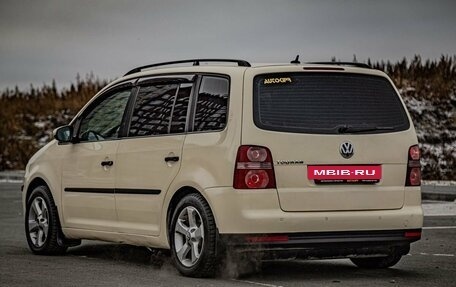 Volkswagen Touran III, 2010 год, 605 000 рублей, 6 фотография