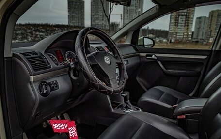 Volkswagen Touran III, 2010 год, 605 000 рублей, 10 фотография