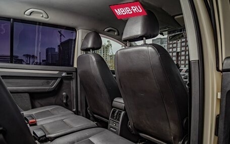 Volkswagen Touran III, 2010 год, 605 000 рублей, 21 фотография