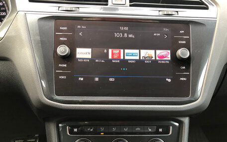 Volkswagen Tiguan II, 2018 год, 2 100 000 рублей, 12 фотография