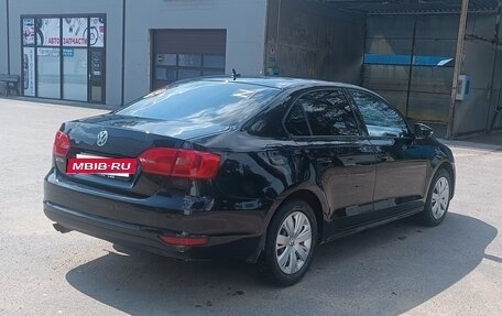 Volkswagen Jetta VI, 2011 год, 850 000 рублей, 2 фотография