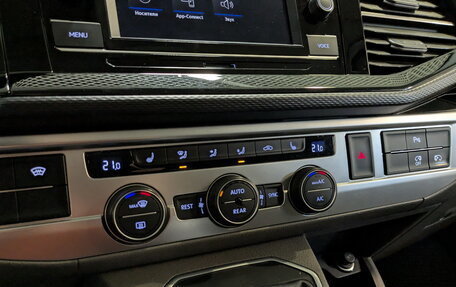 Volkswagen Caravelle T6 рестайлинг, 2021 год, 3 995 000 рублей, 26 фотография