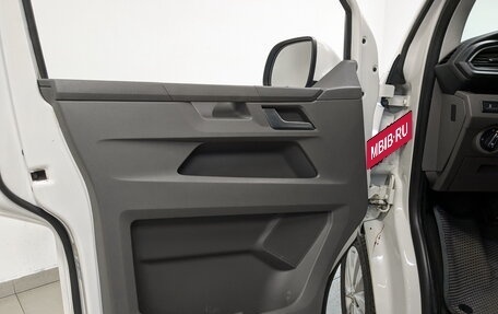 Volkswagen Caravelle T6 рестайлинг, 2021 год, 3 995 000 рублей, 20 фотография