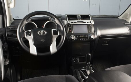 Toyota Land Cruiser Prado 150 рестайлинг 2, 2016 год, 3 230 000 рублей, 5 фотография